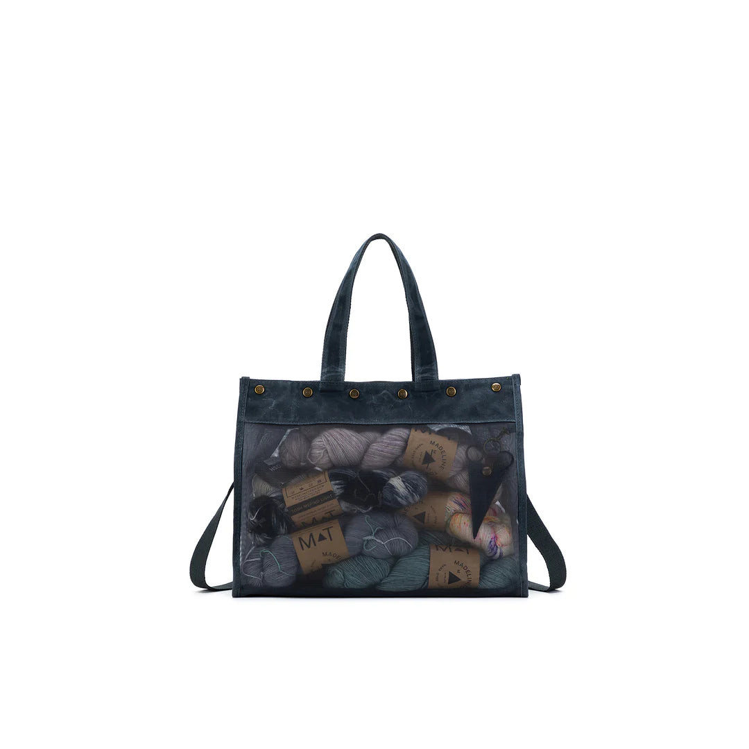 Della Q; mesh tote; blue;