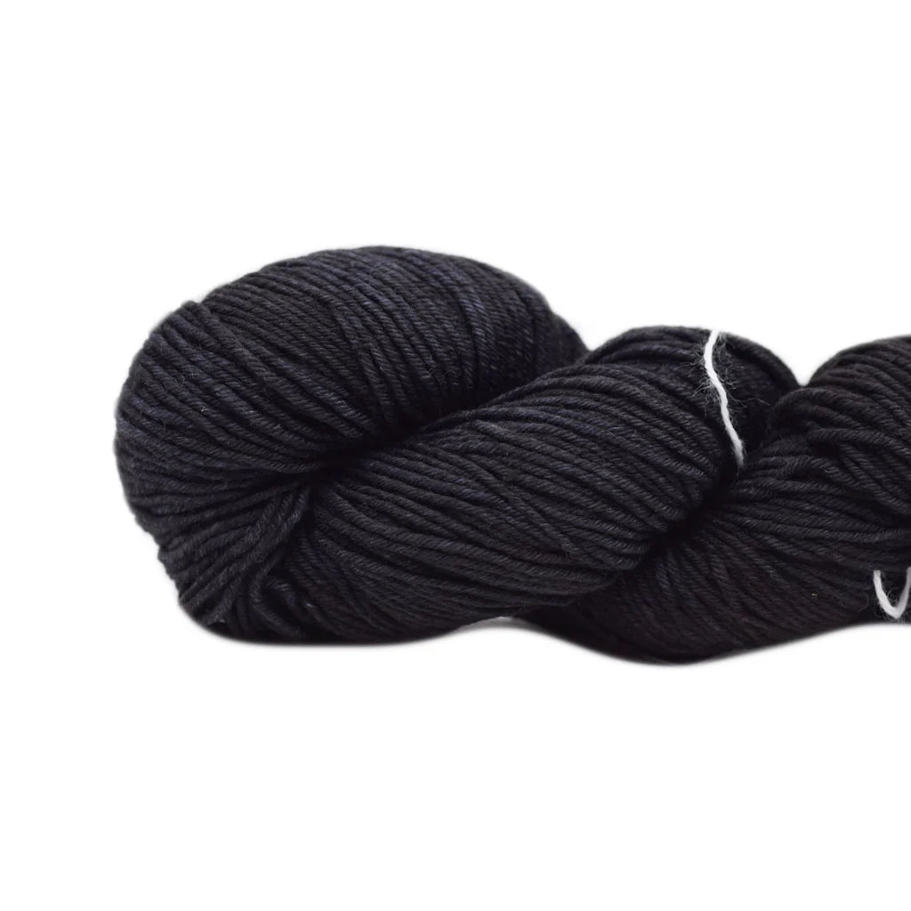 Seis Cabos; malabrigo; worsted; Non superwash; black forest;